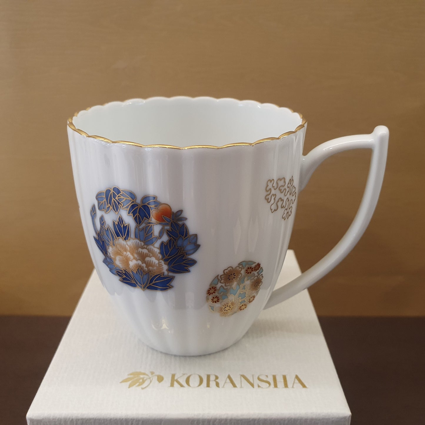 香蘭社白底金邊花圖案咖啡杯a(已售)