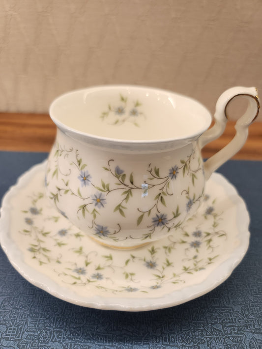 白底藍花西式杯 - 1 PC. Royal Albert(SOLD)