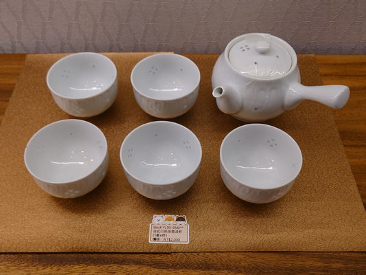 白色暗花茶壼及５杯(SOLD)