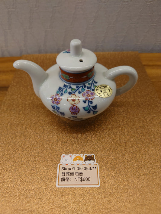 白底手繪醬油壺(SOLD)