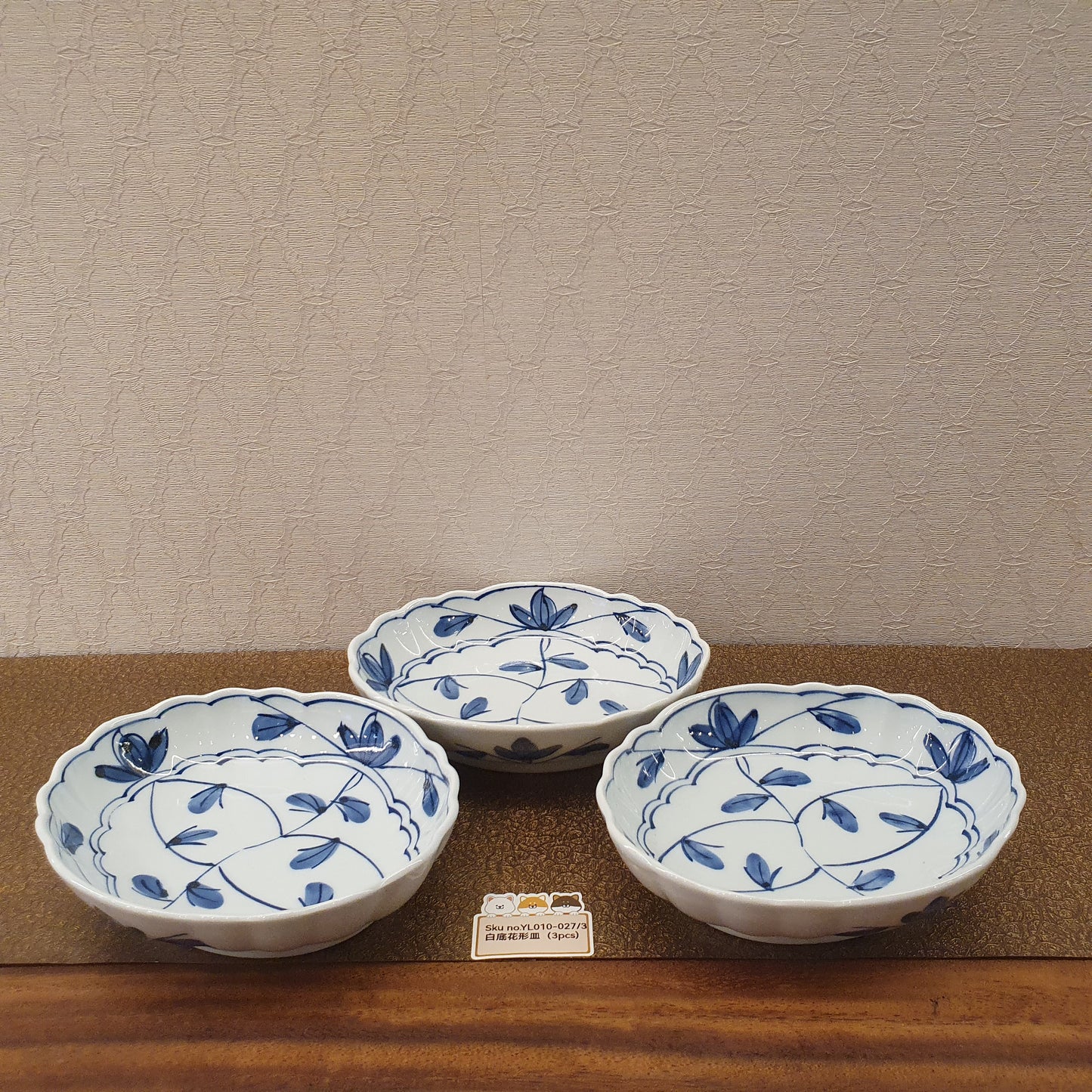 白底花形皿(SOLD)