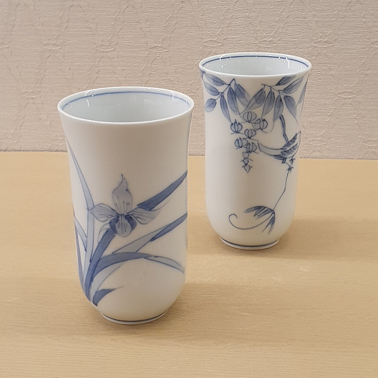 白底藍色花鳥長身杯(SOLD)