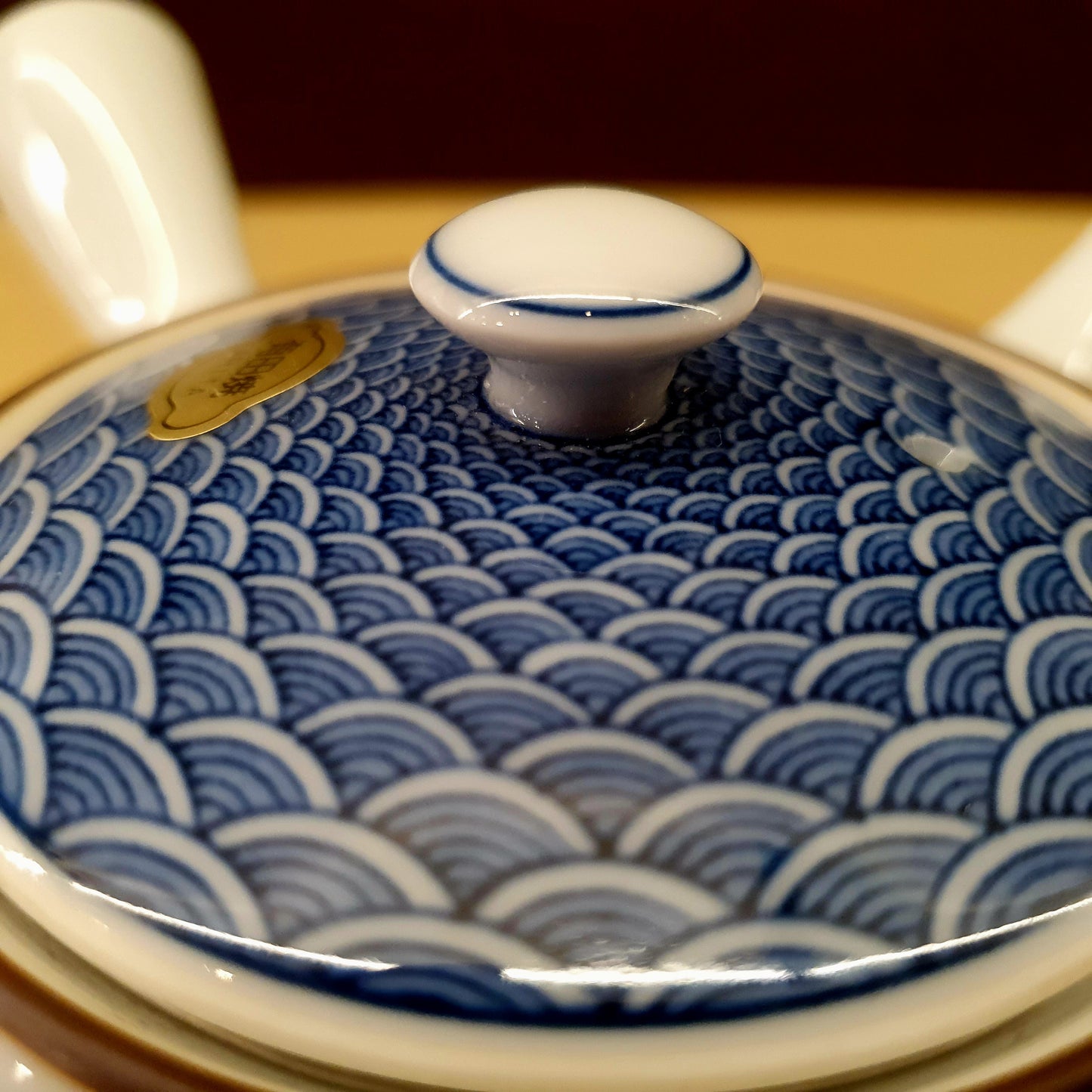 白底藍蓋波浪圖案茶壺(已售)