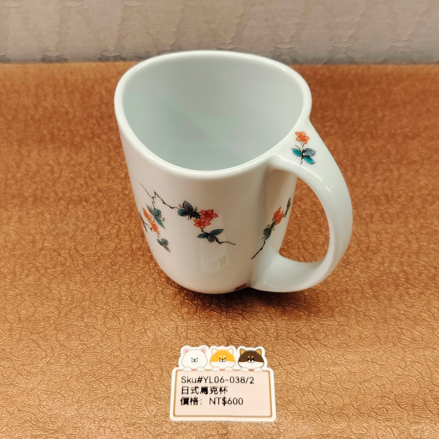 白底紅花三角形杯(SOLD)