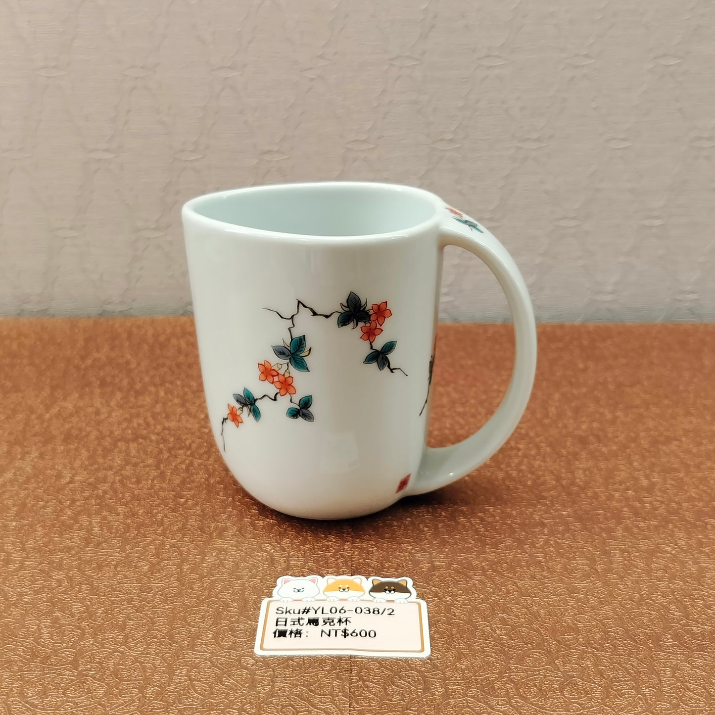 白底紅花三角形杯(SOLD)