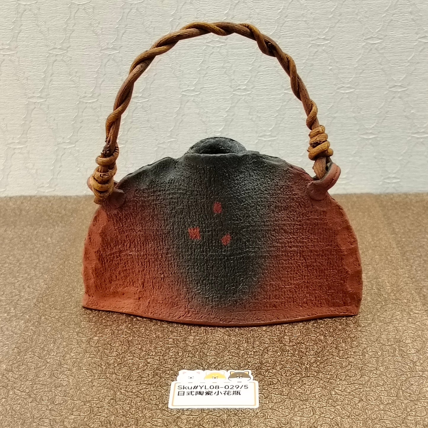 啡色陶瓷小花瓶(SOLD)