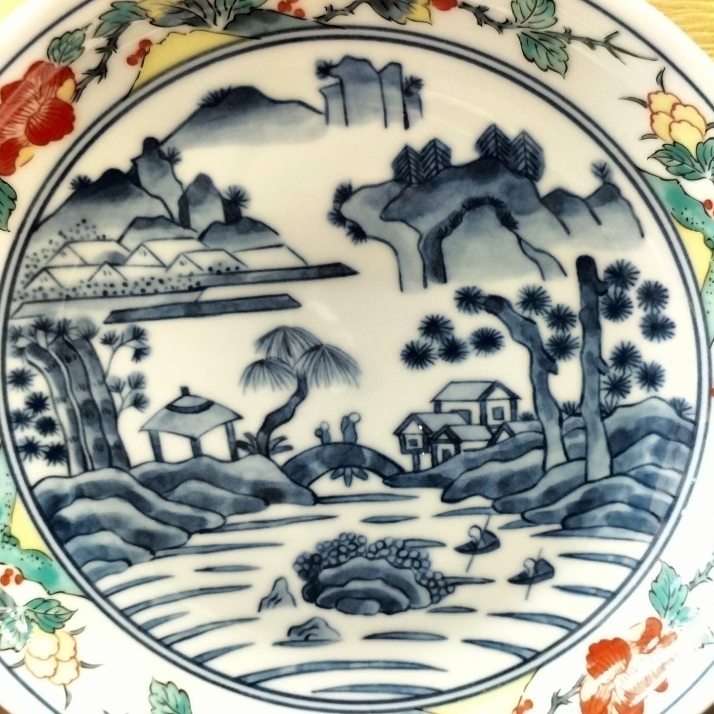 彩花邊山水圖碟(已售)