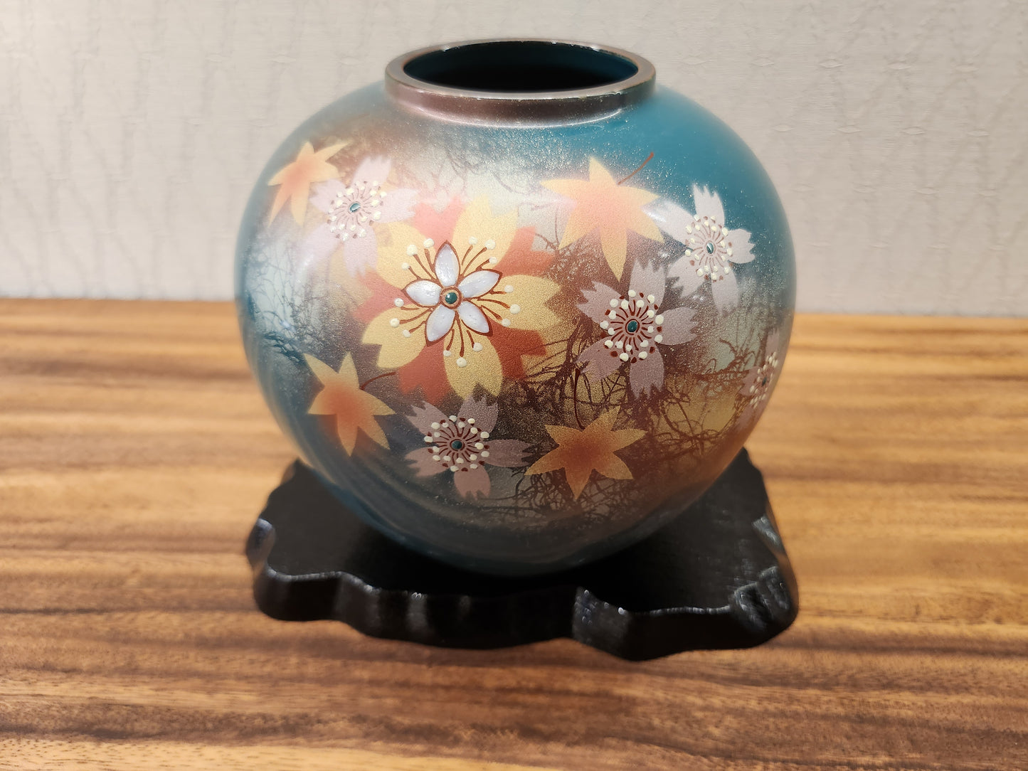 櫻花與秋葉 九谷燒帶座花瓶(SOLD)