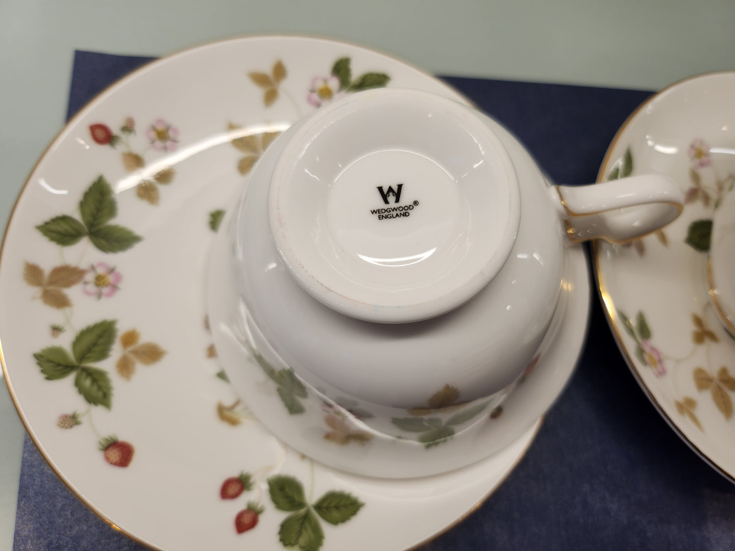 (SOLD)士多啤梨西茶杯 (Wedgwood)